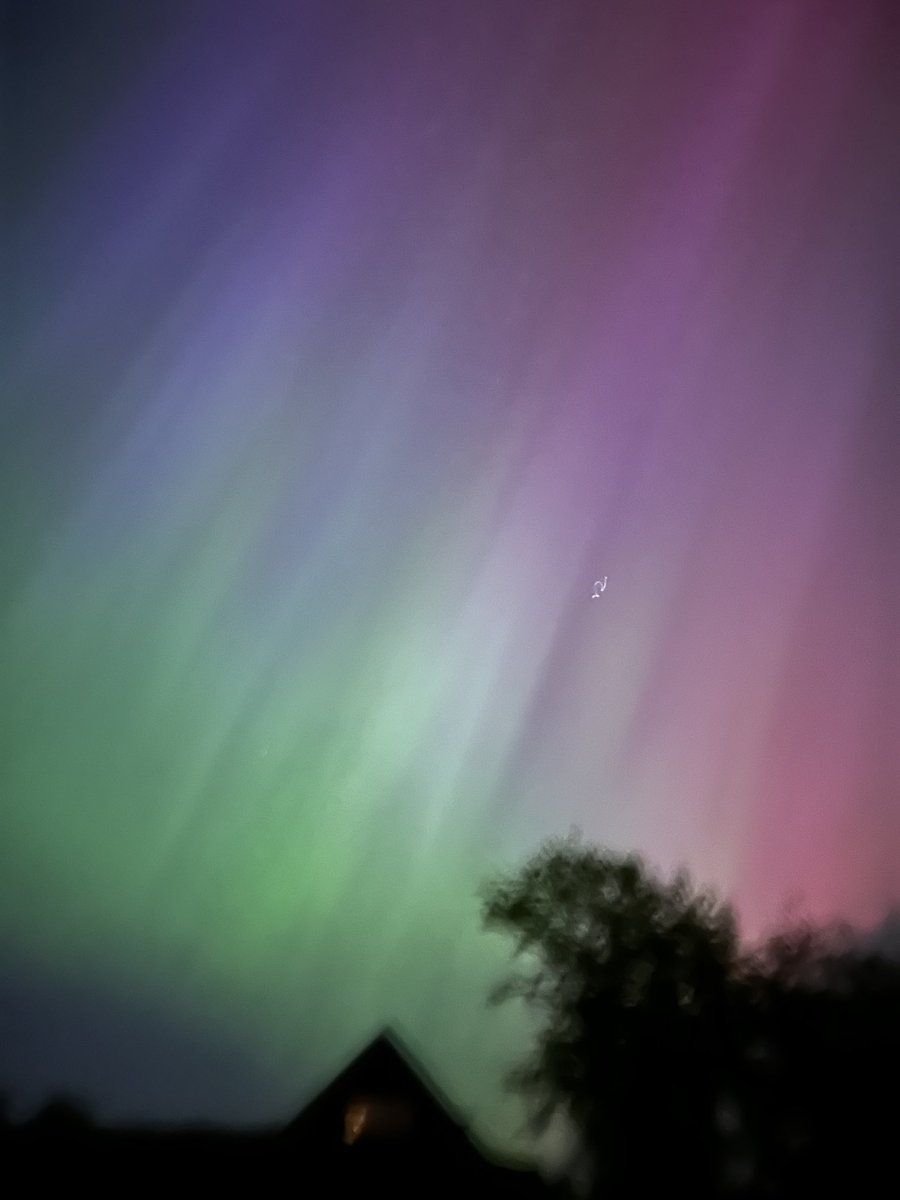 Wow! Wow! Wow! Amazing sky tonight @Hornsea #northernlights #auroraborealis