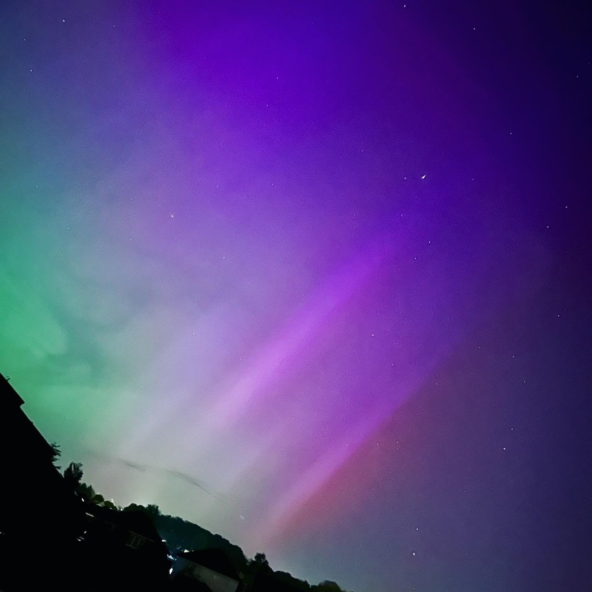 amanda_85's tweet photo. #Auroraborealis #NorthernLights #solarstorm 💜💚🩷💙🖤 https://t.co/xNeWwch7Xm