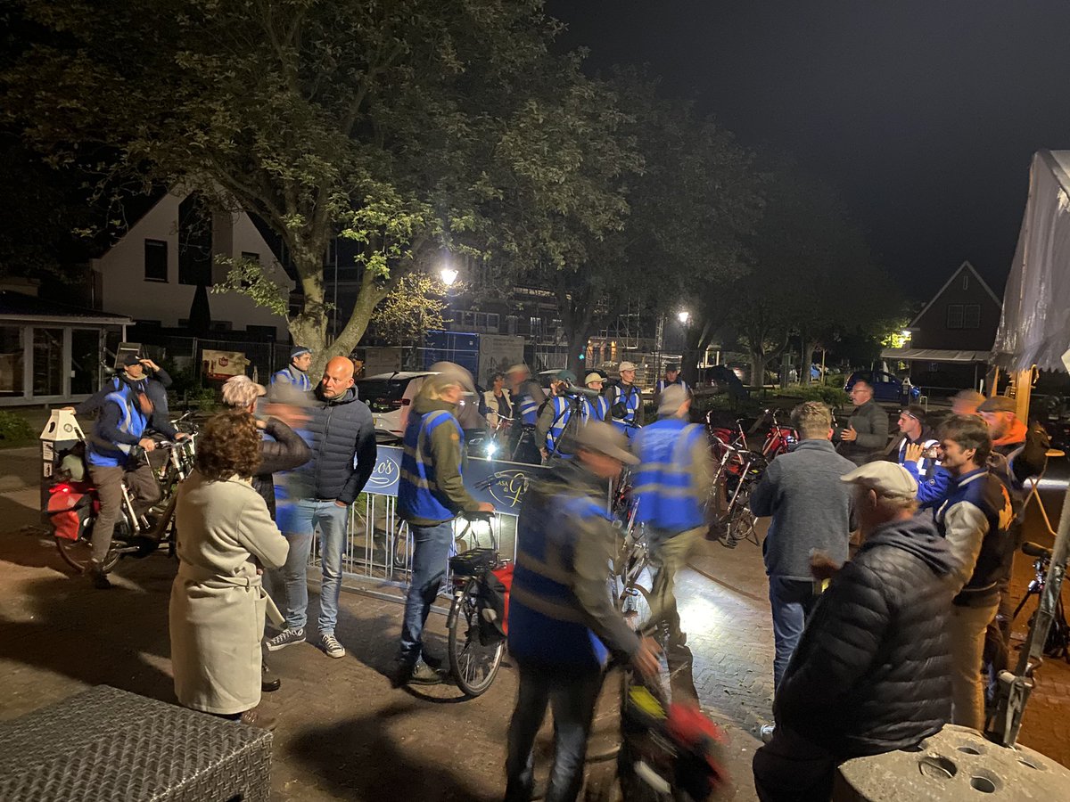 8 teams started at the water square at 00:00. First species of the day, calling Whimbrel flying over as a starting sign🥳👏… GAME ON!