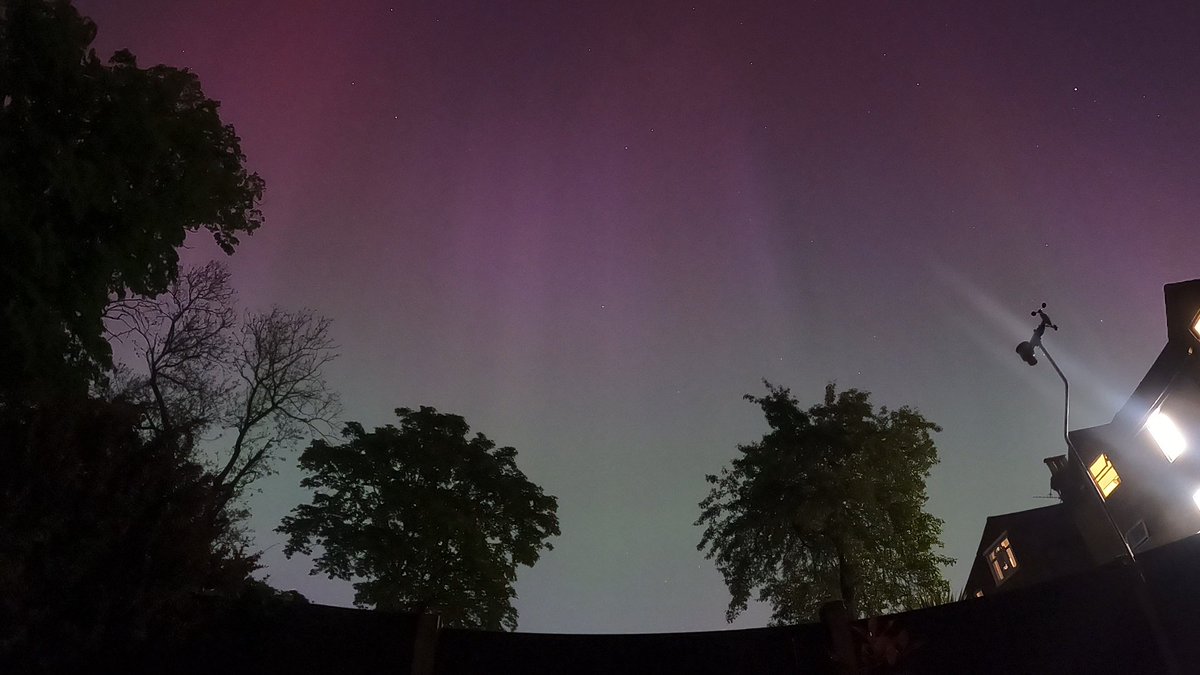 #POTD2024 Day 131. Southern Northern Lights. Taken in South London this evening. Captured on the GoPro on a time lapse. #potd #picoftheday #pictureoftheday #mylifeinpictures #gopro #northernlights