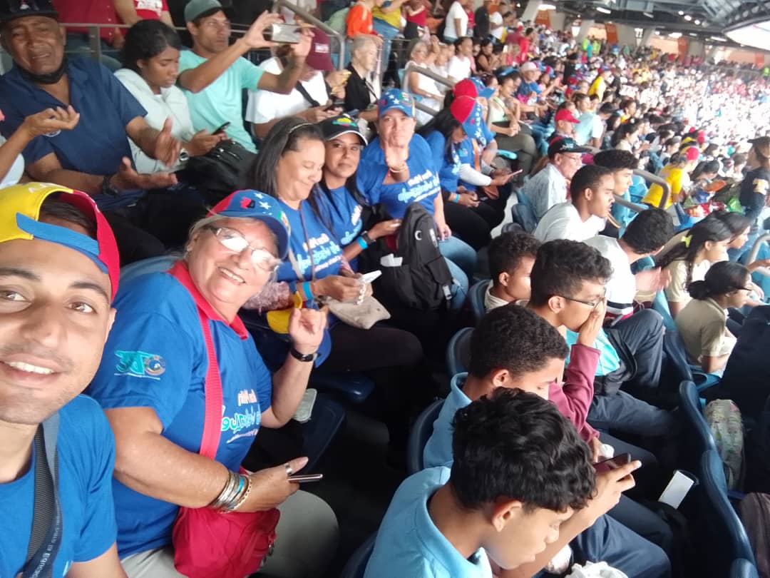 #10Mayo. Mi equipo de trabajo dice presente en el acto con motivo de la Gran inauguración del Festival Mundial "Viva Venezuela". ¡ Gracias Presidente <a href="/NicolasMaduro/">Nicolás Maduro</a> !

<a href="/_LaAvanzadora/">Yelitze Santaella</a> 
<a href="/gtorodelara/">Gisela Toro Hernández</a> 
@MPPEDUCACION