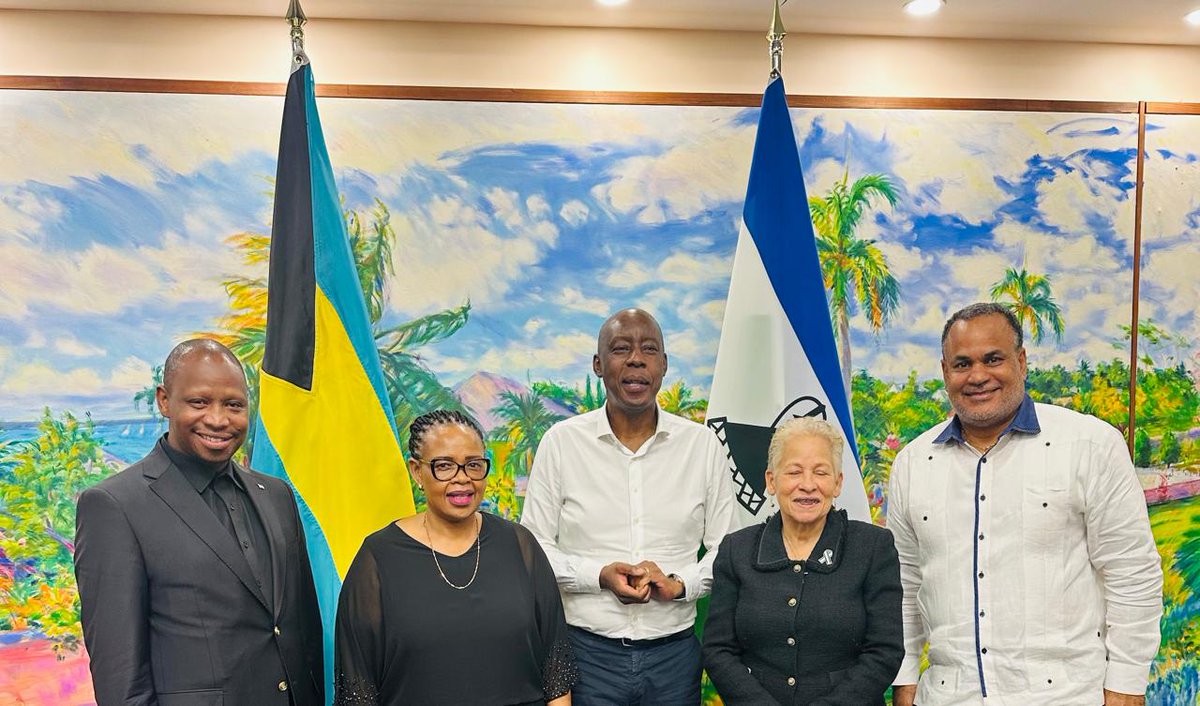 The DPM of Lesotho met with the Acting PM of the Bahamas, Hon. Glenys Martin to explore areas of cooperation and to present the candidate for the Commonwealth Secretary General, @JoshuaSetipa. 

As the CHOGM approaches, Lesotho is intensifying efforts to mobilise support.