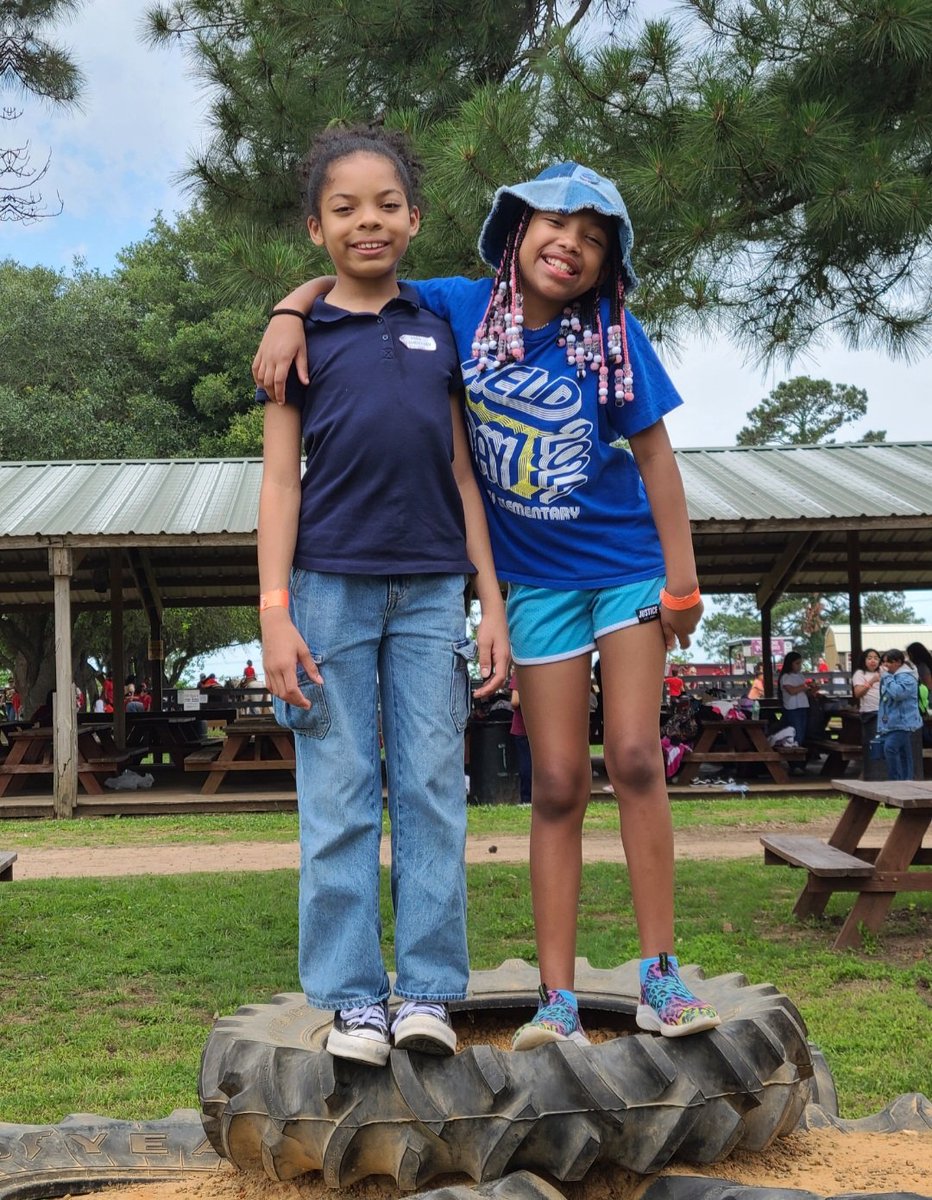 I had a blast with our @ReesStars 3rd Grade students and parents today at the Oil Ranch! It was hot, but we had so much fun!