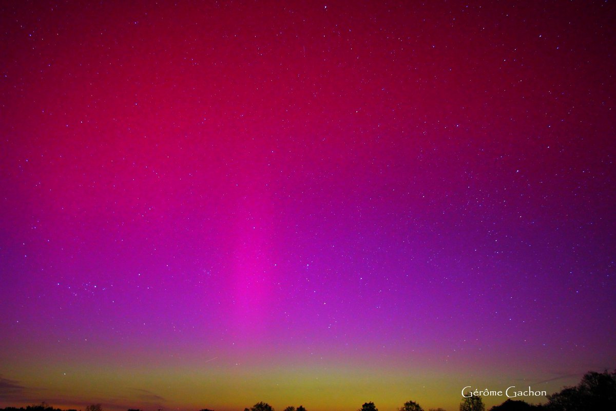 Pow pow pow, quelle soirée mémorables cette tempête géomagnétique quasiment extrême avec des aurores boréal capturé jusqu'au Sud de la France, on s'en souviendra de ce 10 mai 2024😇😍😍🤩🤩 
#auroreboreale 
<a href="/Courriervendeen/">Le Courrier vendéen</a>