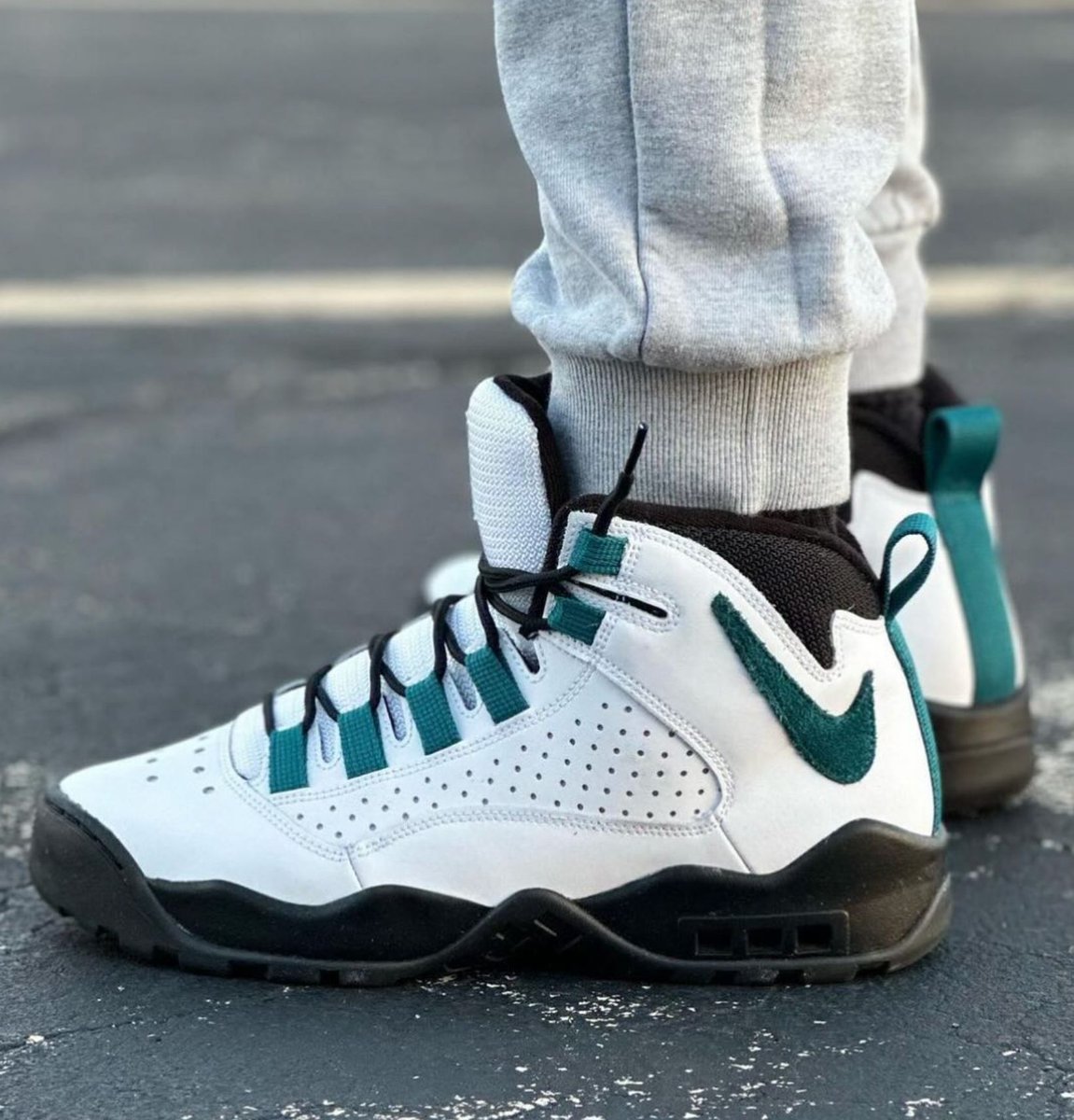 nike air darwin white and green