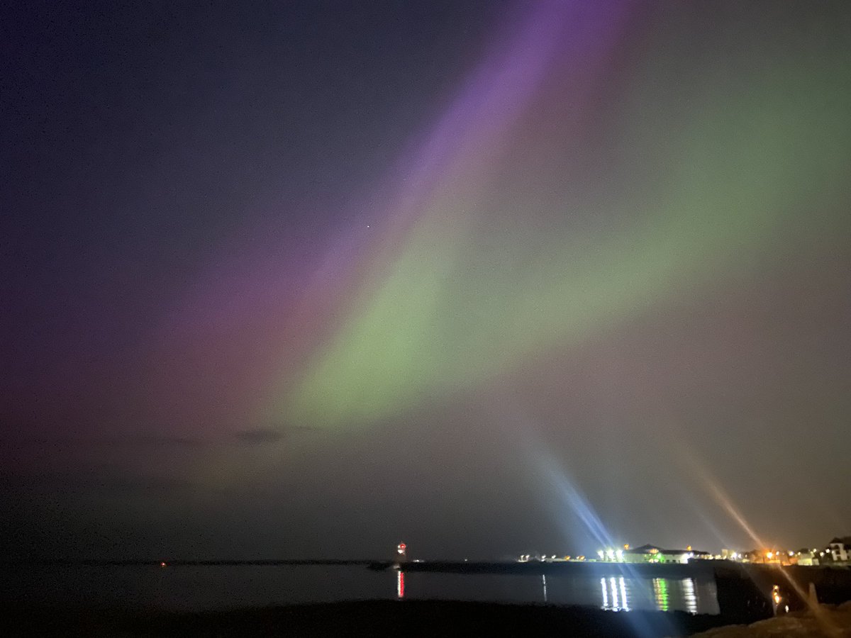 Aurora displays over Tynemouth this evening
