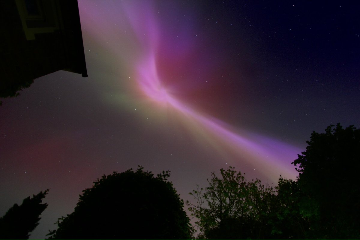 frame4CGI's tweet photo. Well, that’s one off the bucket list #Auroraborealis https://t.co/bM1JNbxTVY