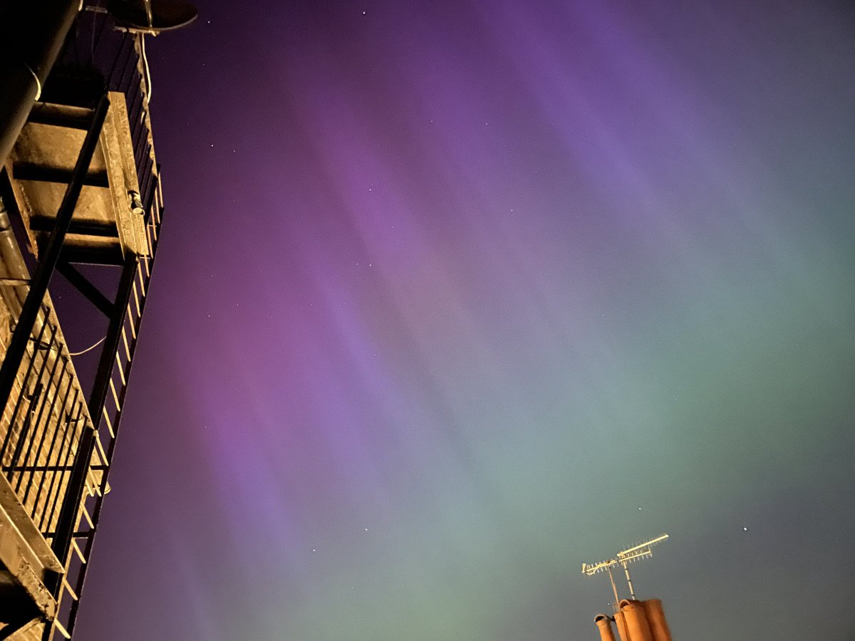 Faint glimpse at the northern lights over Brighton  👀💜 #Auroraborealis