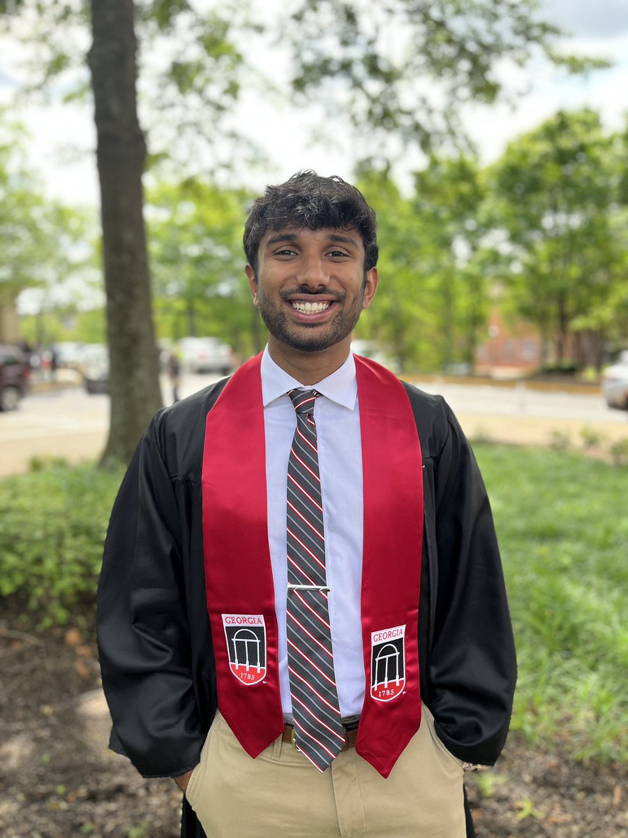 sidshah_4's tweet photo. Congrats Sahil! We love you🖤❤️ #ugagrad https://t.co/HbxwEJ9Qjf