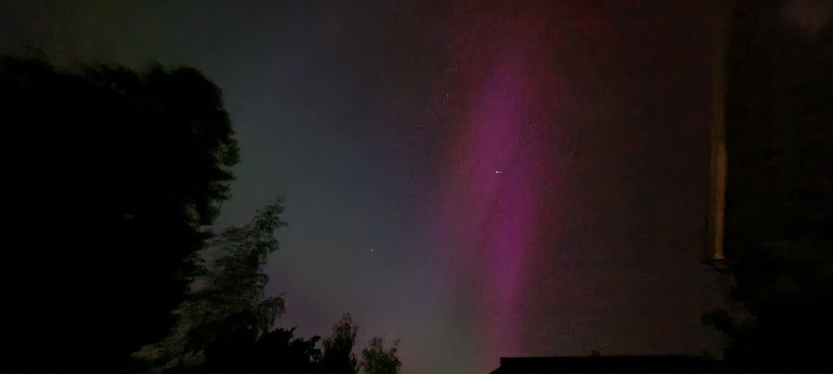 Northern lights over Caterham Surrey. Wow a first for me.. #Auroraborealis #NorthernLights @SurreyNews