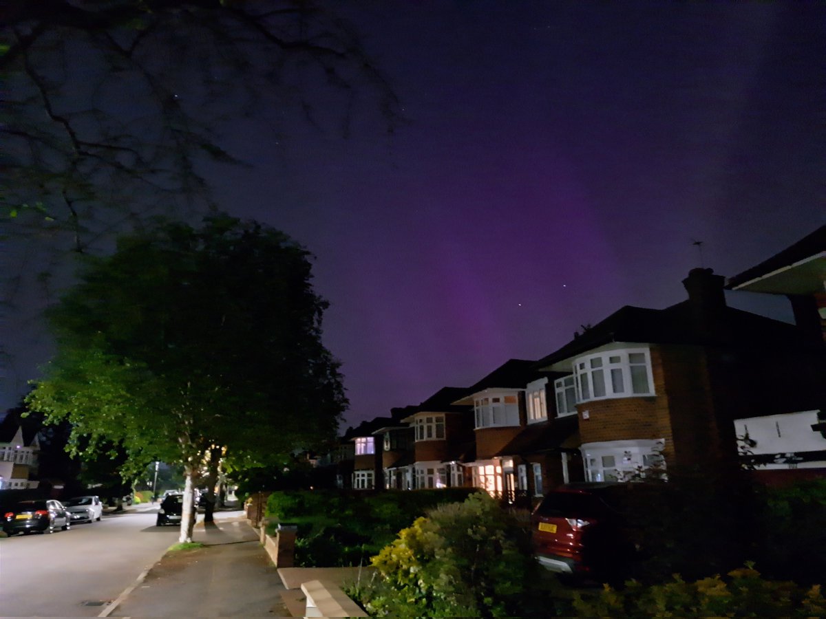 The aurora is here in Eastcote!! #aurora