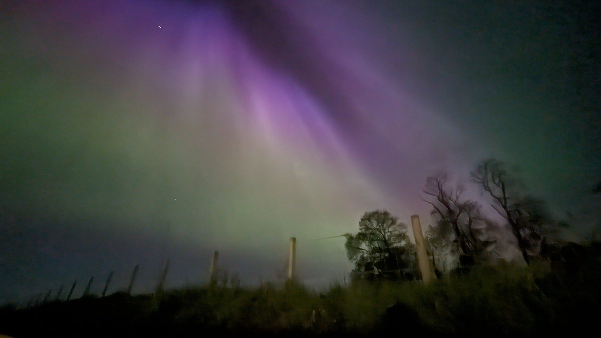 Taken some pictures in my years but this is definitely an all-timer.. especially as it's in the back yard 😍 #NorthernLights #auroreboreale #Auroraborealis #skyatnight #solarstorm