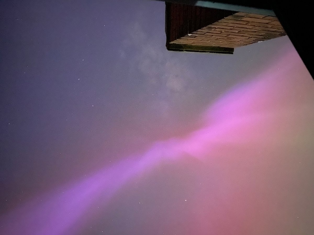 Went out to see the #NorthernLights but turns out they were on at my house.