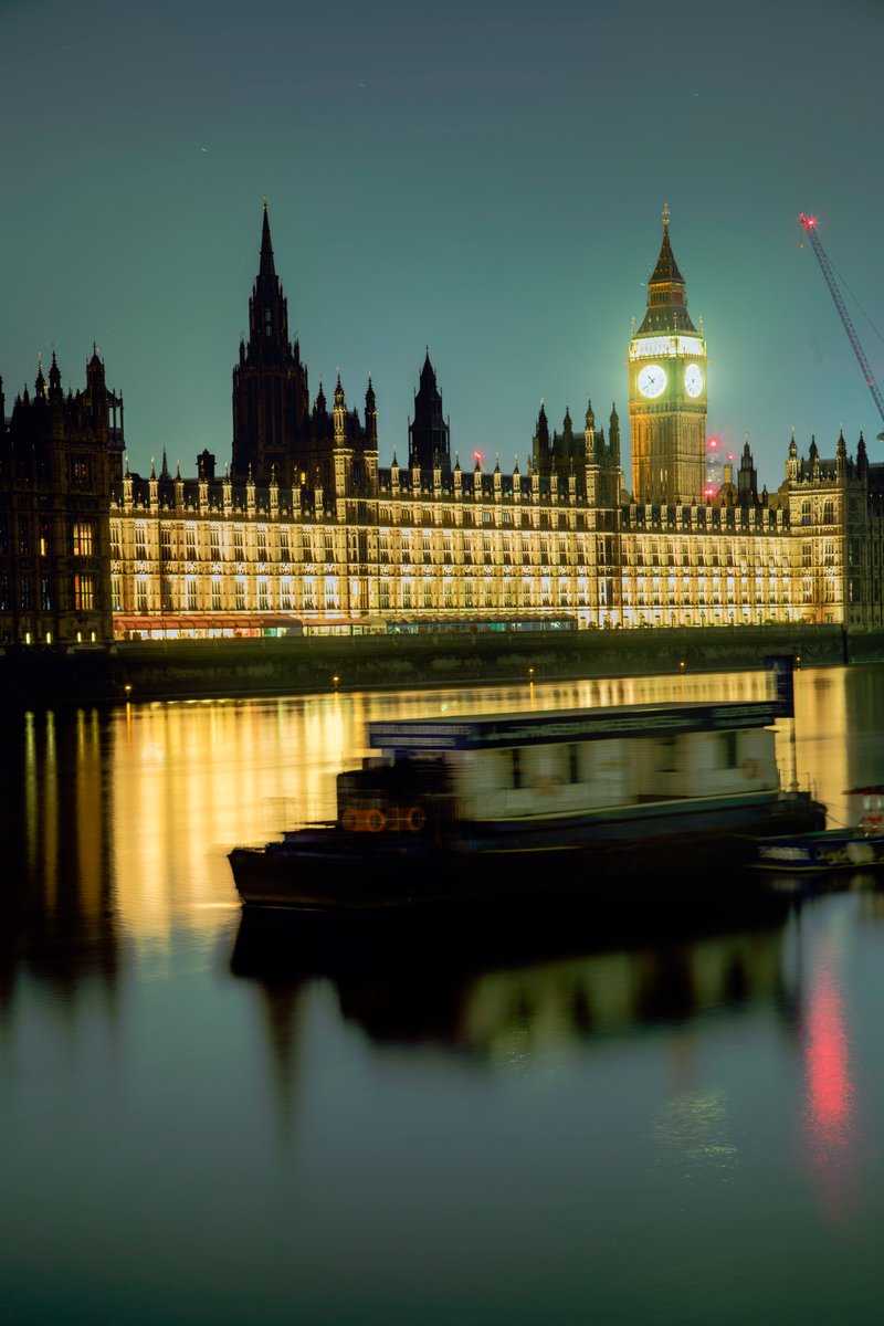Tonight's sky in London 
#auroreboreale #aurora #southlondon #london