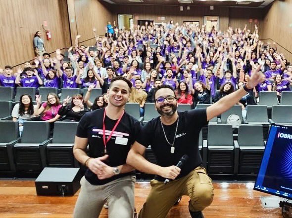 pfveiga7's tweet photo. 🎉 Acabei de encerrar o Fórum de Aprendizagem 2024 da Totvs! Foi uma honra falar sobre o poder transformador das IAs generativas. Três dias, mais de 7 mil participantes, incontáveis insights. A inovação está viva e pulsante! #FórumTotvs2024 #InteligênciaArtificial #Inovação https://t.co/R6DXvodkJd