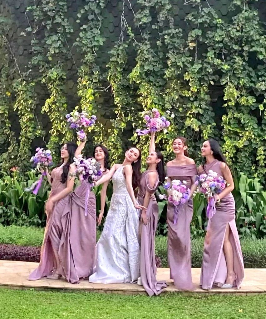 Bridesmaid Mahalini: Lyodra, Tiara, Ziva, Keisya, & Aaliyah.

A Thread 
(bukan iklan / promo link shopee)