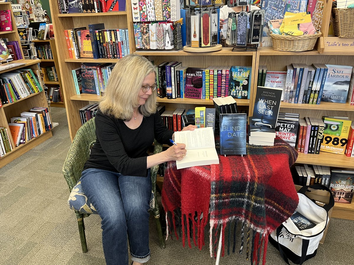 I'll be signing Saturday, May 11 (tomorrow @beechwoodbooks from 11:00 am to 1:00 pm. Come visit if you're out and about! #Ottawa #CrimeFiction