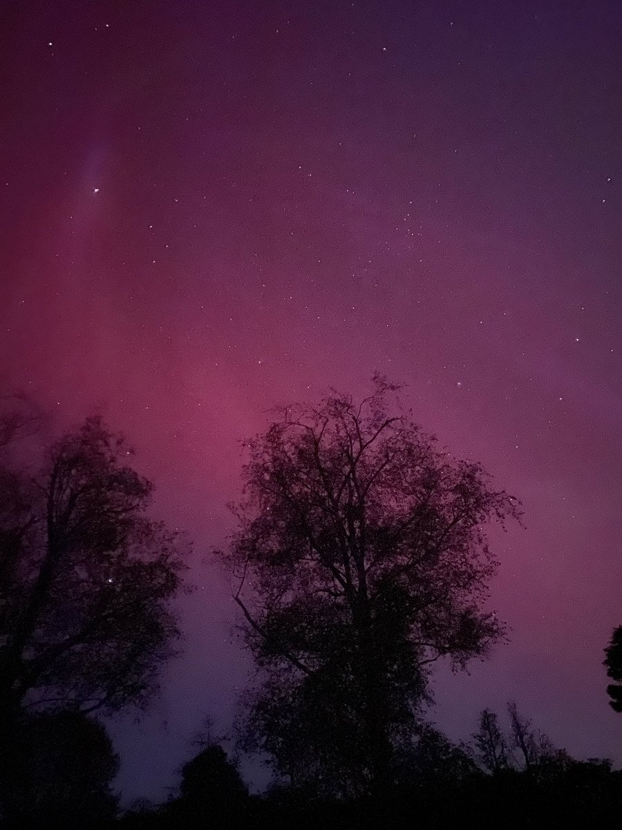 astro_timpeake's tweet image. Aurora still going, moved south now.