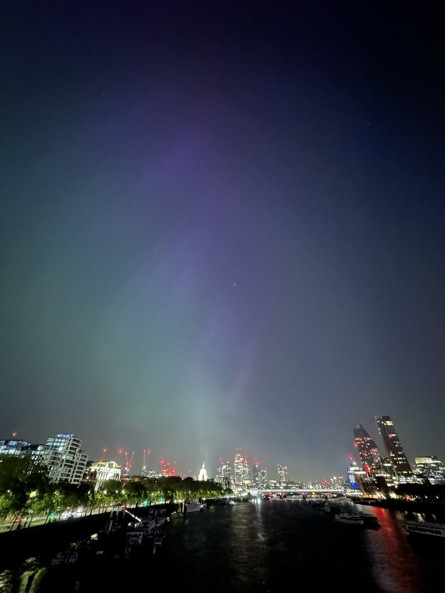 #NorthernLights #Auroraborealis from Waterloo Bridge over St Paul’s Cathedral. Even with the light pollution, we get to see this phenomena. Love this geomagnetic storm.