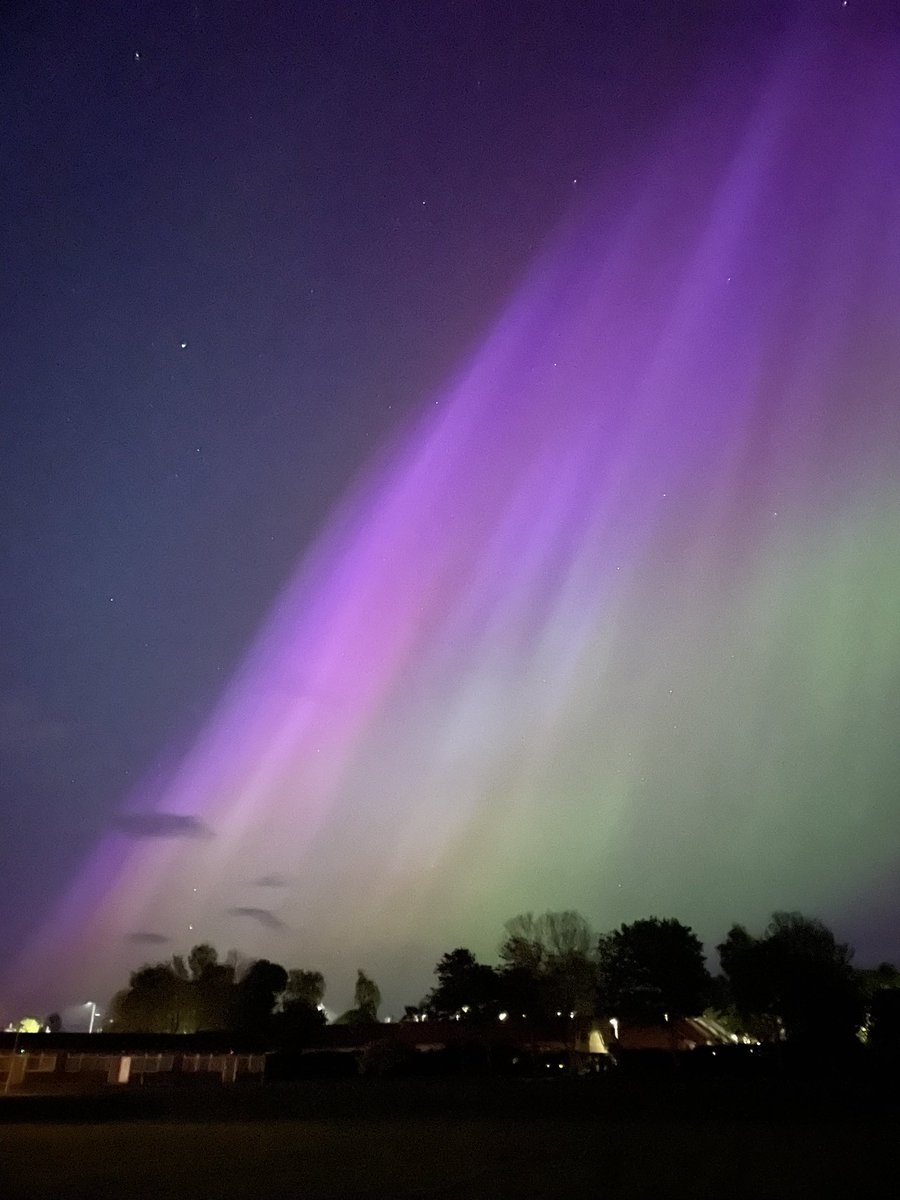 Jings! Merry dancers in Pathhead! On the football pitch in my jammies, with my son. If you’re able, get out and look up. What an utter wonder.