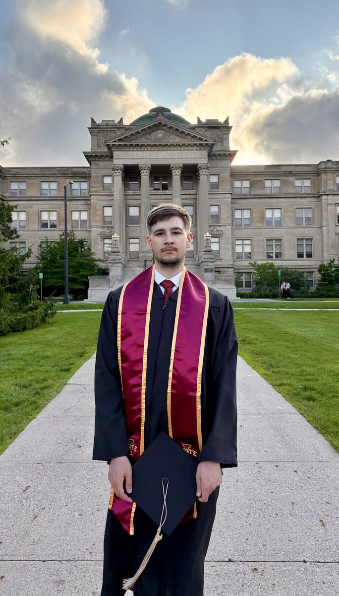 J_McG77's tweet photo. My handsome boy is now a college graduate. #CycloneGrad #ProudMom
β₯οΈ πͺοΈ π π https://t.co/4987GL9Gq3