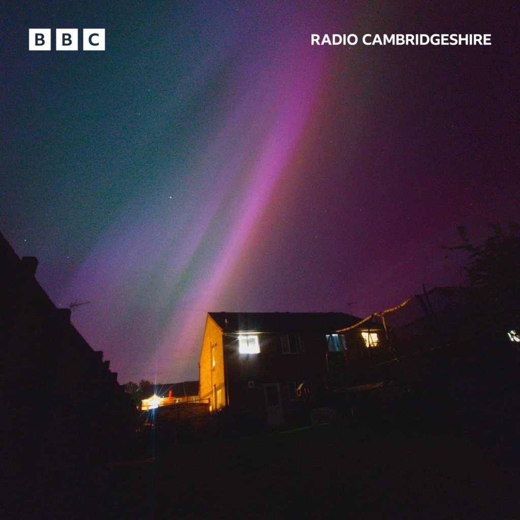 Northern Lights in dazzling display across Cambridgeshire! These images were taken by Kirsty Lou in Wisbech. Send us your pictures! 📷👇 Read more here: 👉bbc.in/3ygIpxL