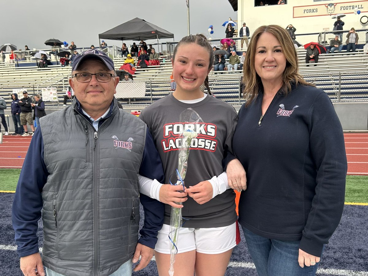 Girl’s Lacrosse Senior Night Congratulations Ayla Snyder, Alyssa Specchio, and Alyssa VanDoorn!