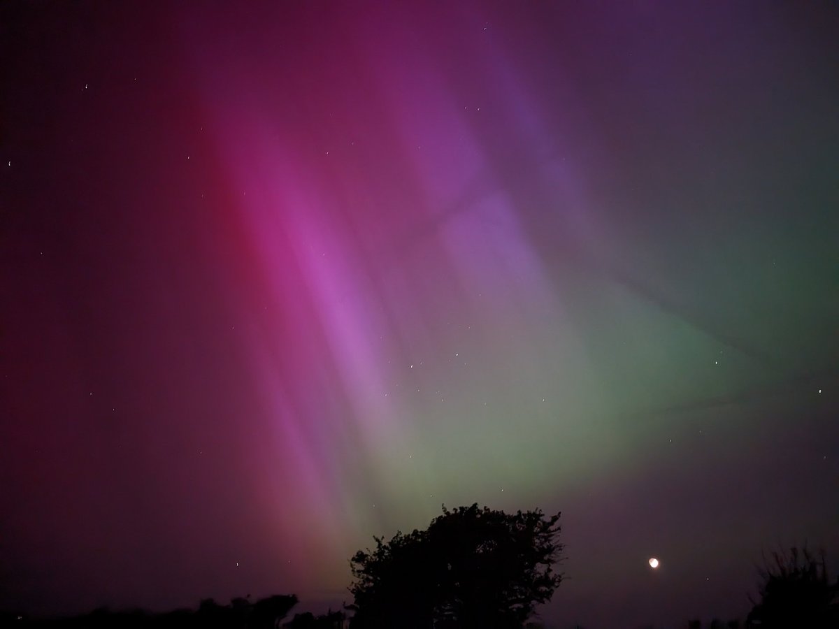 laithalissa's tweet photo. #Auroraborealis in Cornwall, UK https://t.co/jNAeoXzYTK