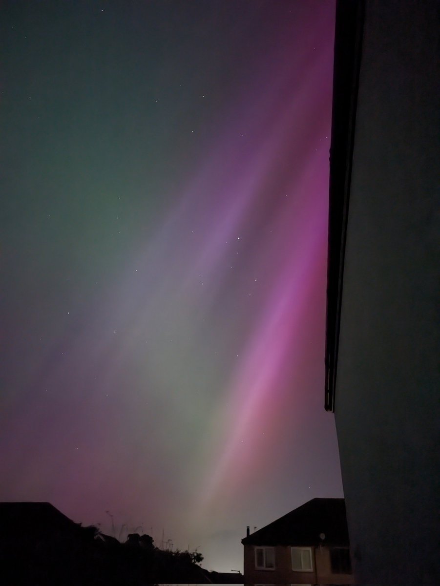VPTeachSci's tweet photo. Northern lights in Suffolk! #NorthernLights #Auroraborealis https://t.co/5fg4bpW9EM