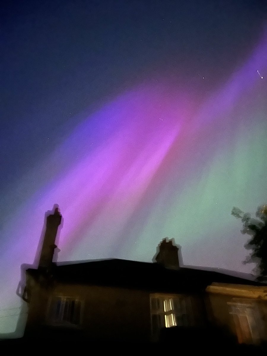 If only we could harness this - the collective marvelling at the beauty of our little planet! Dublin tonight #auroraborealis #northernlights #magic