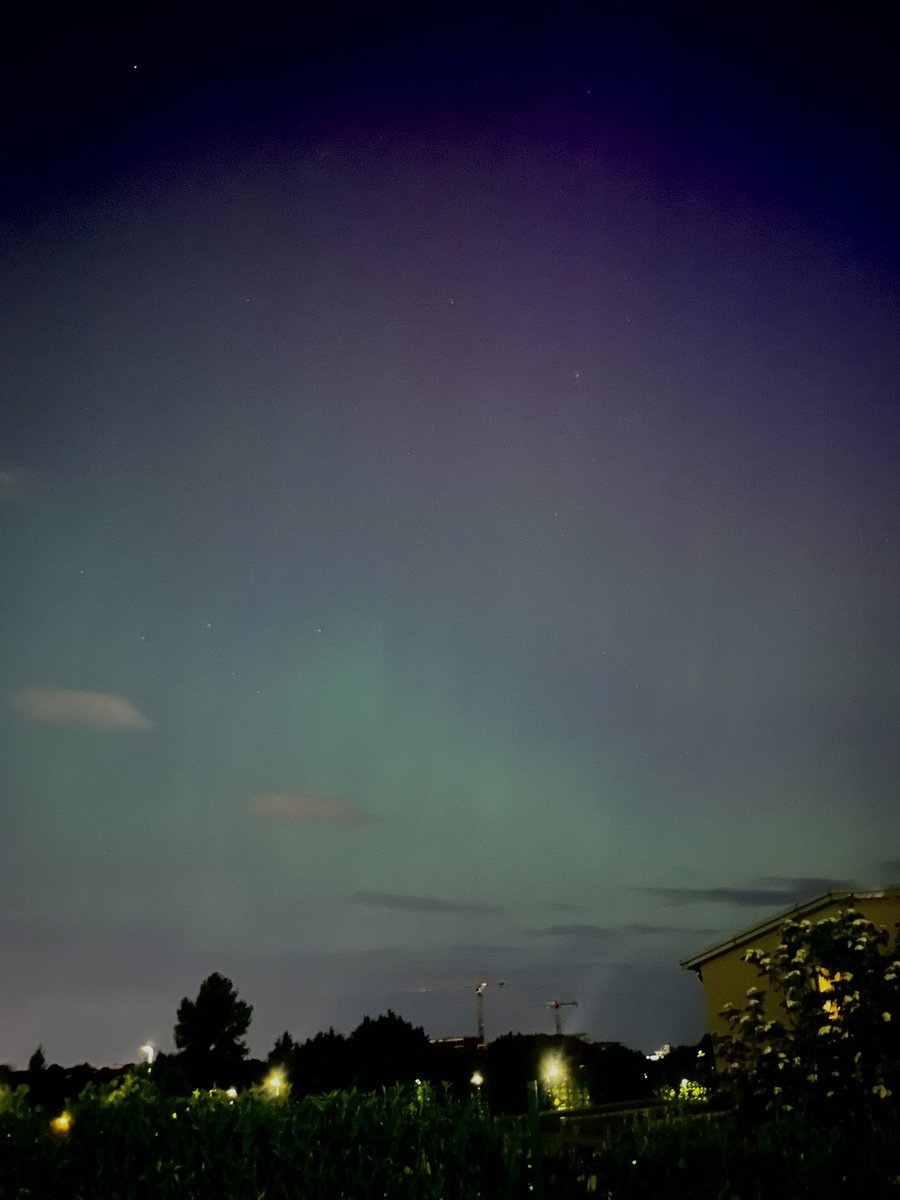 Ms_Ali_B's tweet photo. Unreal to see this on our doorstep! #SolarFlare #solarstorm #Aurora #dublin #dublinsky #nightsky #stargazing https://t.co/50XIuLZGYe
