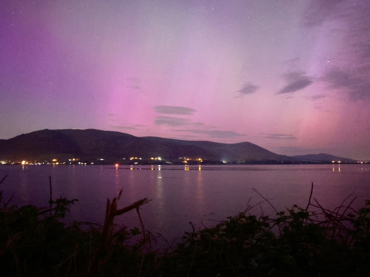 The Northern Lights certainly put on a show tonight. Photos from Carlingford Marina. 

@barrabest @angie_weather @bbcniweather @VisitCford @ancienteastIRL @lovindotie