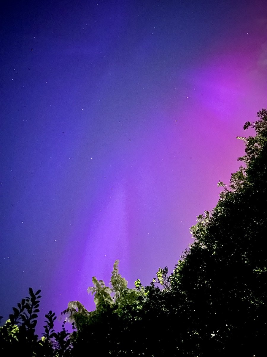 The sky was lit up with a myriad of colours this evening after a solar wind hit earths’ atmosphere. Words cannot describe the beauty of these photos! The Aurora could have been seen with a naked eye (even in a light polluted Edinburgh). <a href="/metoffice/">Met Office</a> <a href="/bbcweather/">BBC Weather</a> #Auroraborealis