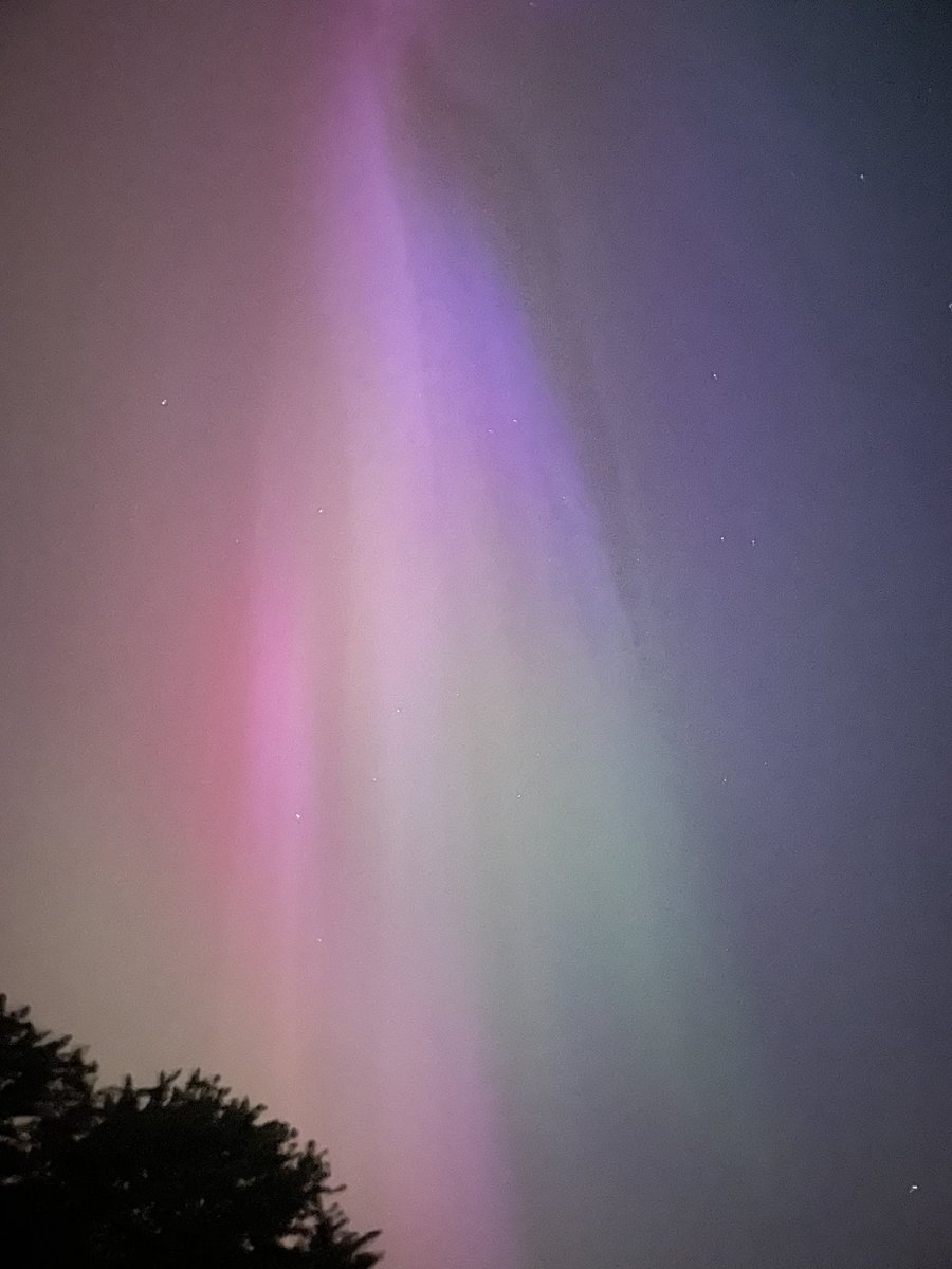Wow - humbled by nature. Never thought I’d see this in my lifetime and never could find the cash to seek it so she came to us ❤️ #Auroraborealis #aurora #NorthernLights #Willerby #EastYorkshire #UK #Yorkshire