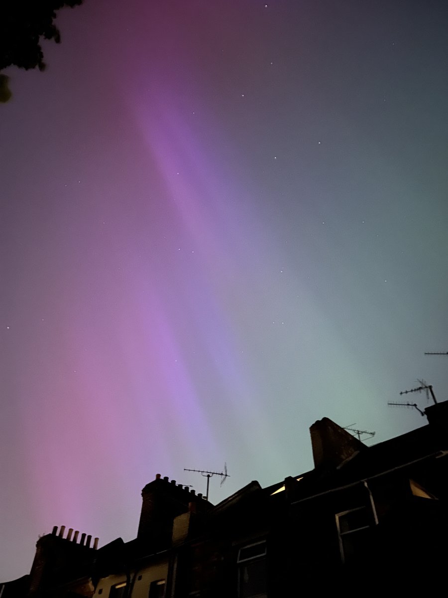 Some more of the northern lights, photographed from East London

Thanks to the excellent night vision on @katlay's phone

To the naked eye, it looked more like very faint spotlight beams