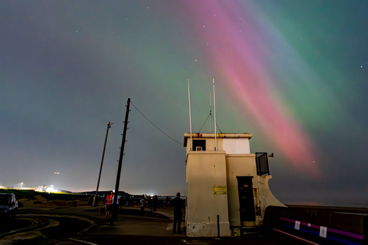 chard39's tweet photo. The Aurora over Wallasey.. Wow. #northernlights #newbrighton #wallasey https://t.co/k4VGpLemej