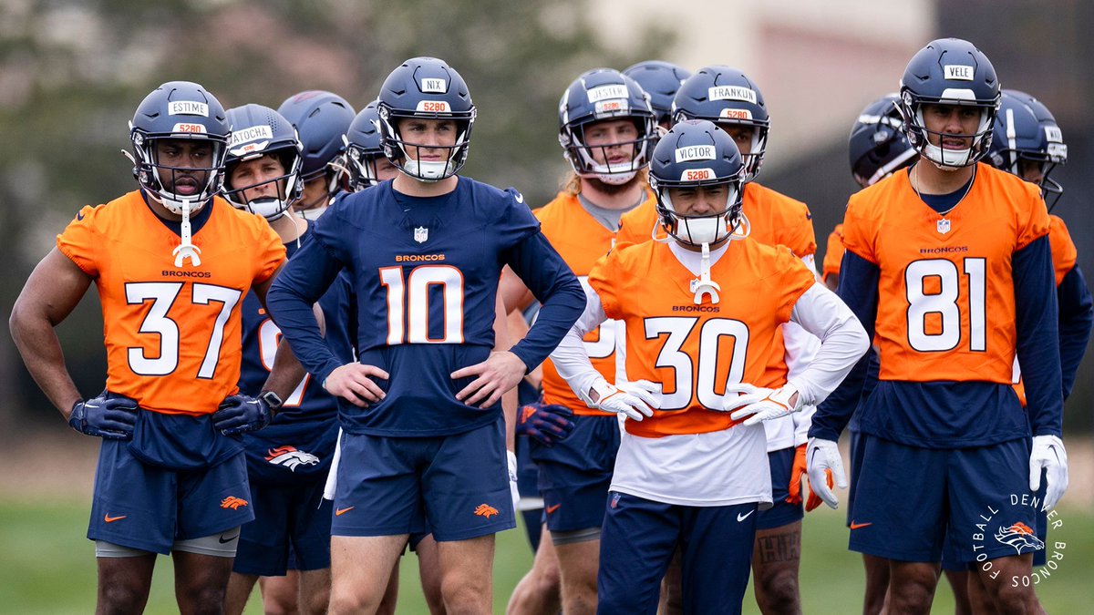 Broncos's tweet photo. First rookie minicamp practice. ✅

📸's » https://t.co/xgllXqooVh https://t.co/Cd498jbhOa
