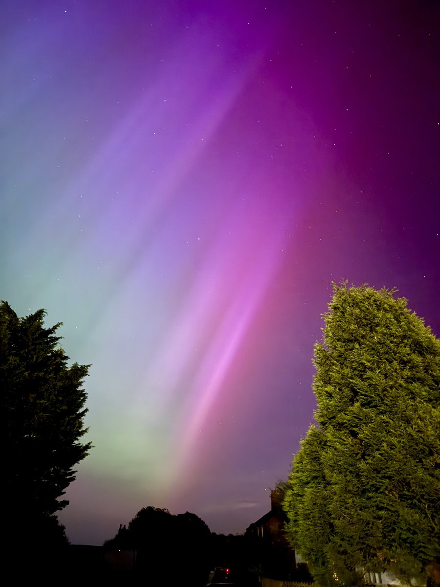 Stunning display, first time I have seen them, no filters. From Avebury stone circles #northernlights @BBCWiltshire @itvnews