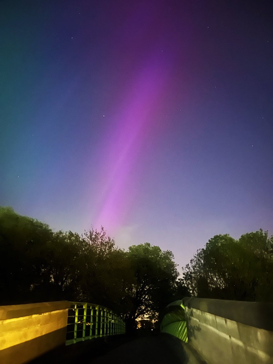 weeglamson's tweet photo. #Hackney #Aurora ✨🌈🌙✨ https://t.co/LxRthY91vC