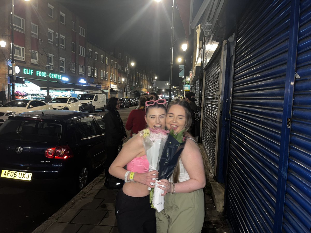 one year since we cried outside hoxton hall cause rach got us flowers after HER show.