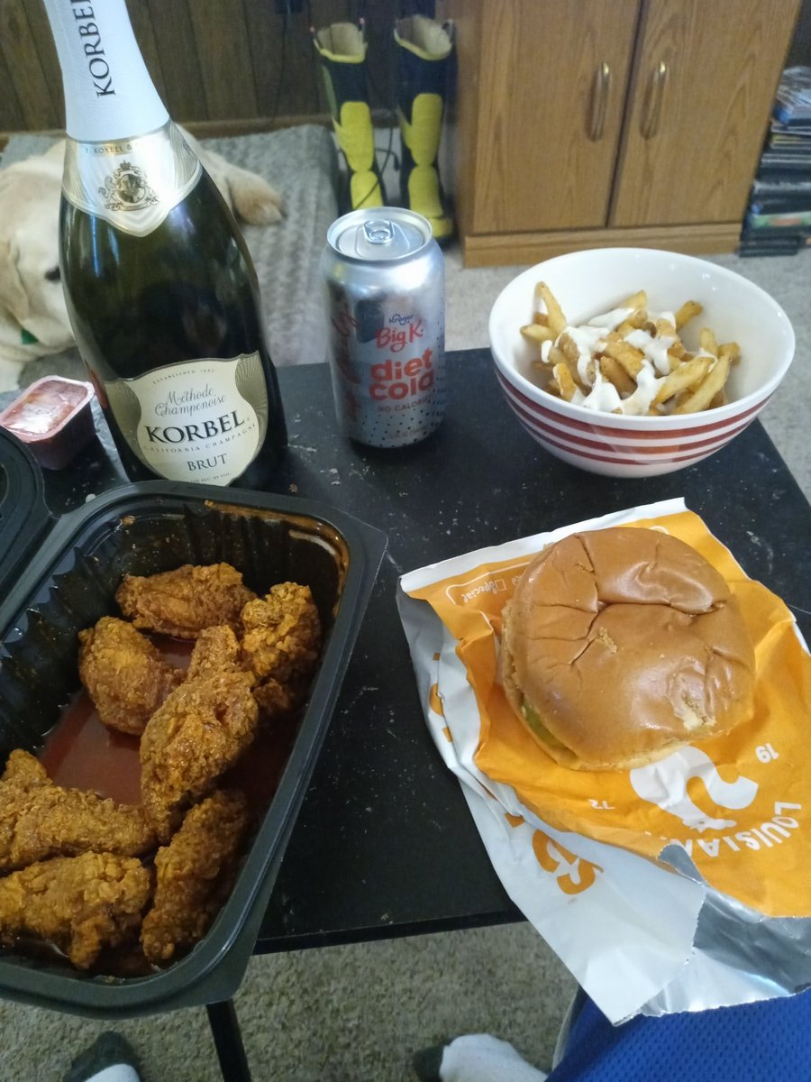 Nice cheat meal to end a hard great week in the gym, thanks @Popeyes chicken for making our Friday night mouth watering, while watching @NHL #playoffs @FlaPanthersPR vs @NHLBruins