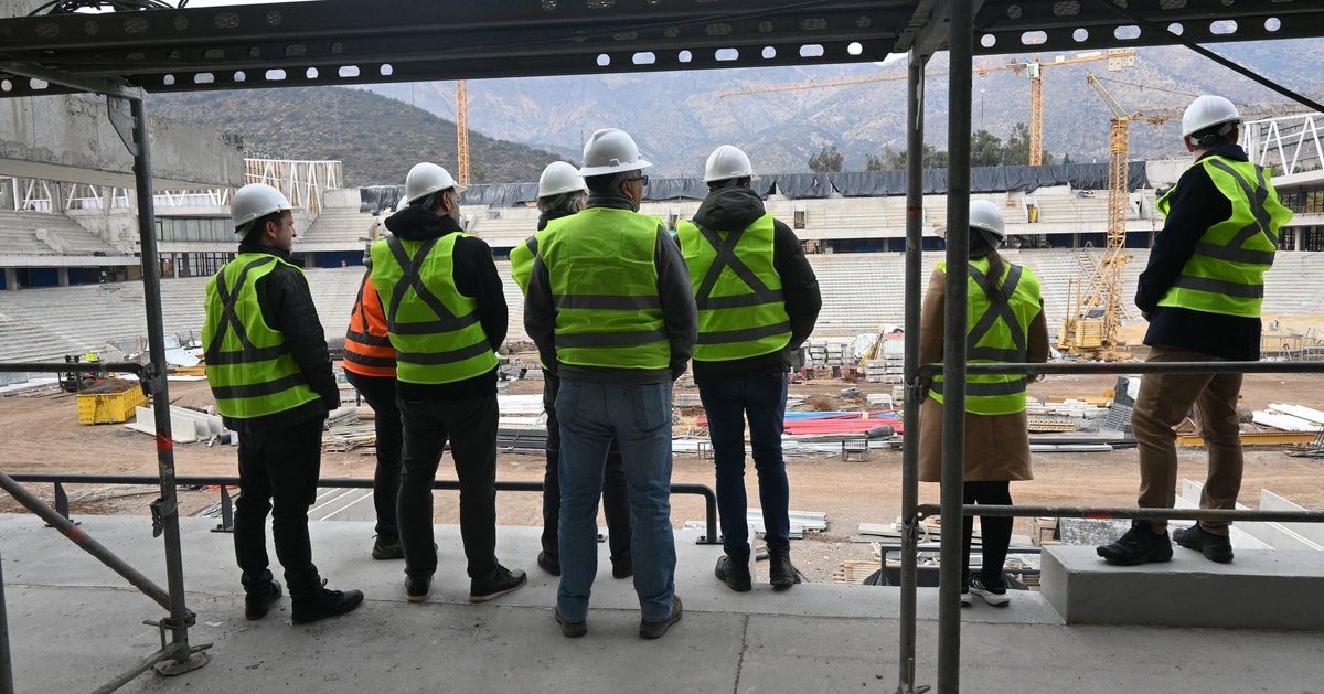 Hace algunos días recibimos la visita de ejecutivos y colaboradores de @ANFPChile y pudieron ver in situ los avances de #ElSueñoCruzado y conocer cómo será y cómo operará el que esperamos sea uno de los estadios más modernos de Sudamérica 🏟️❤️