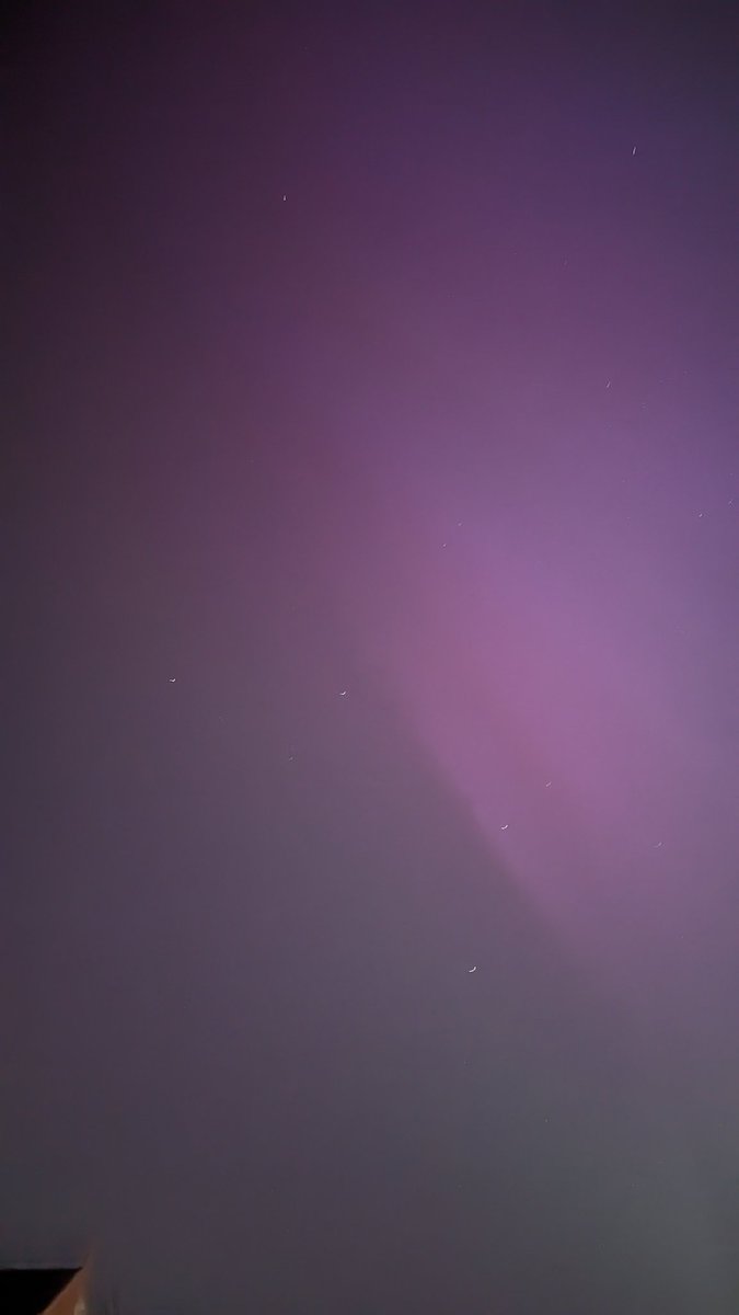 ashmoore2015's tweet photo. 😍 #solarstorm #auroreboreale https://t.co/yEAUzCQGEL