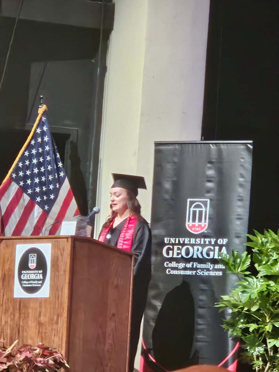 So proud of @HDFSatUGA and BEED Lab alum Lindsey Lee who beautifully delivered the student challenge at @FACSUGA convocation today! Congrats to the UGA class of 2024!
