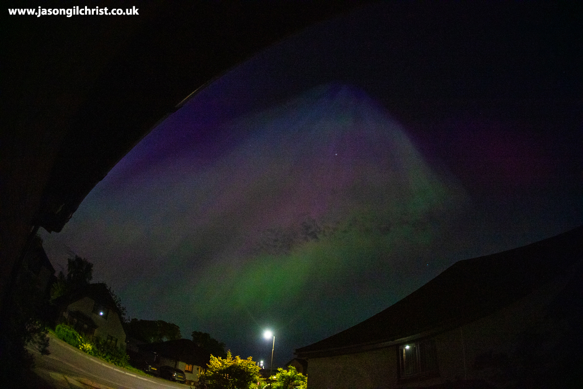 Aurora. From the doorstep. Kirkliston, nr. Edinburgh, Scotland, tonight. #aurora #AuroraBorealis #NorthernLights #Kirkliston #Edinburgh #Scotland #StormHour #ThePhotoHour #ScotlandIsNow