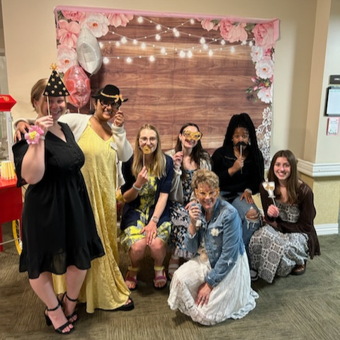 CM_Careers's tweet photo. Here, work with friends. That’s a great day at work! 

#Careers #LoveYourJob #WorkWithFriends #JoinOurTeam https://t.co/W0JGKRJ0Jd