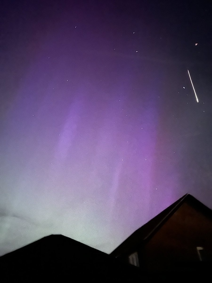 Can’t believe this meteorite ruined my shot of the aurora borealis.