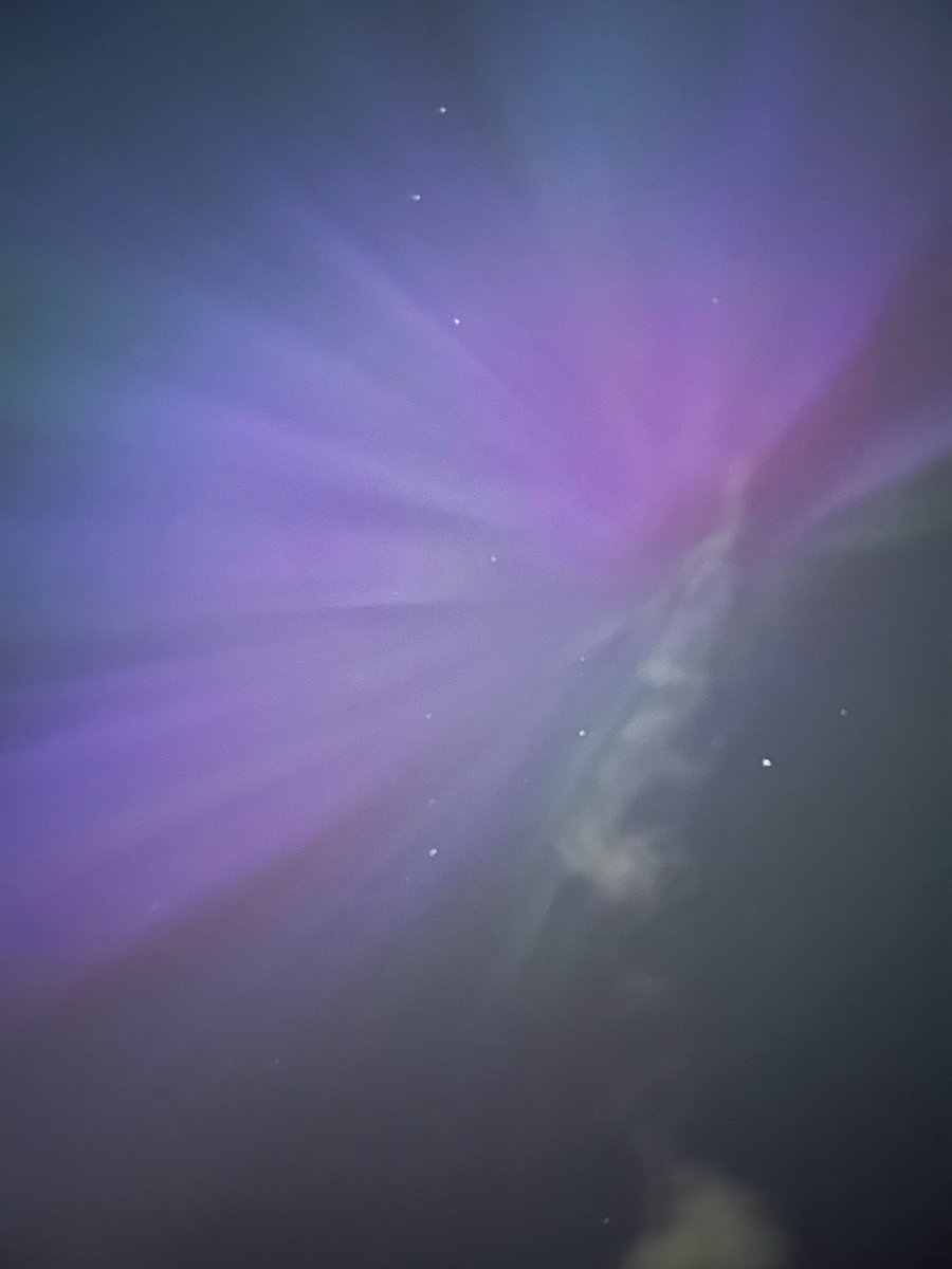 SamarAtta12's tweet photo. Northern Lights in Ireland 😍 https://t.co/XVOmD2h8Qd