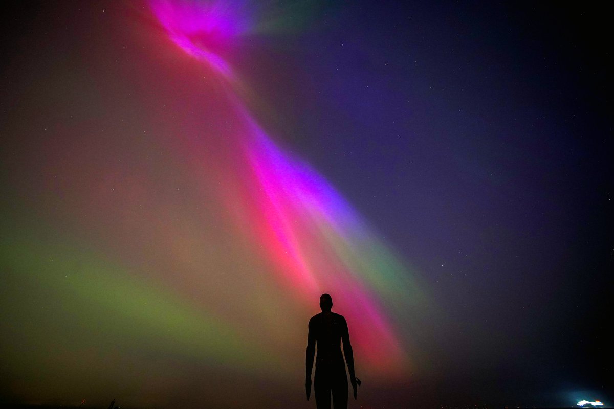 The Aurora, Northern Lights over Anthony Gormley's Another Place, Crosby, Merseyside. #StormHour