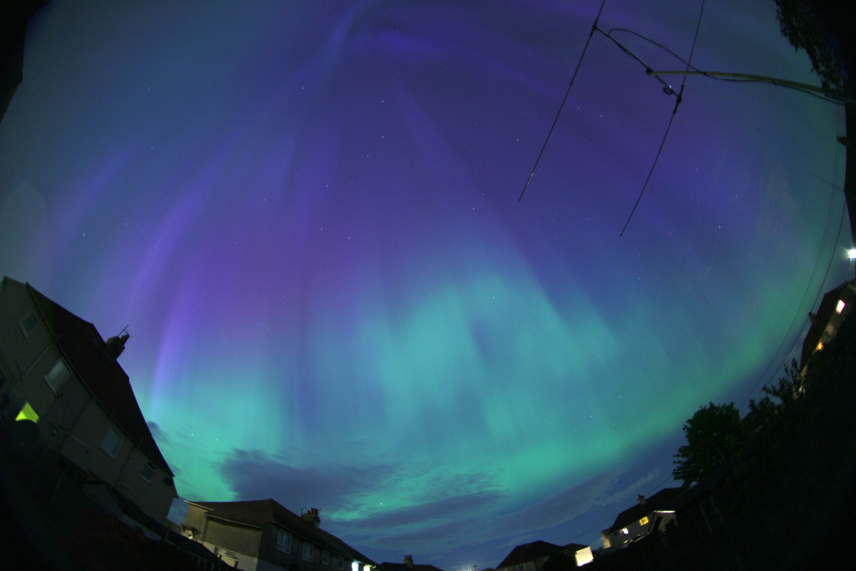 The mast amazing all sky aurora I have ever seen! #geomagneticstorm #aurora what am amazing sight! @bbcnews @BBCScotland @BBCScotlandNews @bbcweather Absolutely beautiful purple colours from resonance scattering of sunlight off nitrogen in the upper atmosphere still in sunlight.